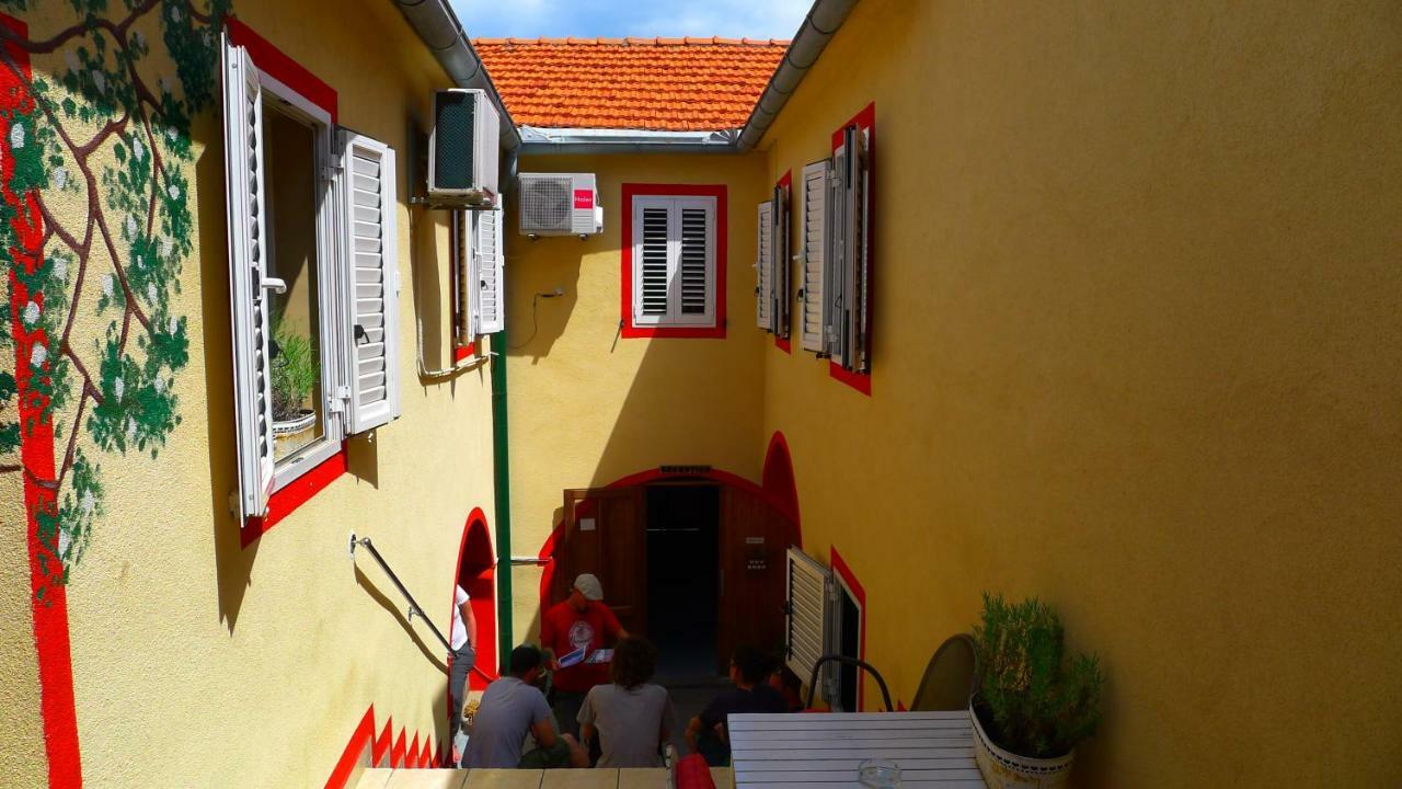 The Mellow Monkey Hostel Zadar Bagian luar foto